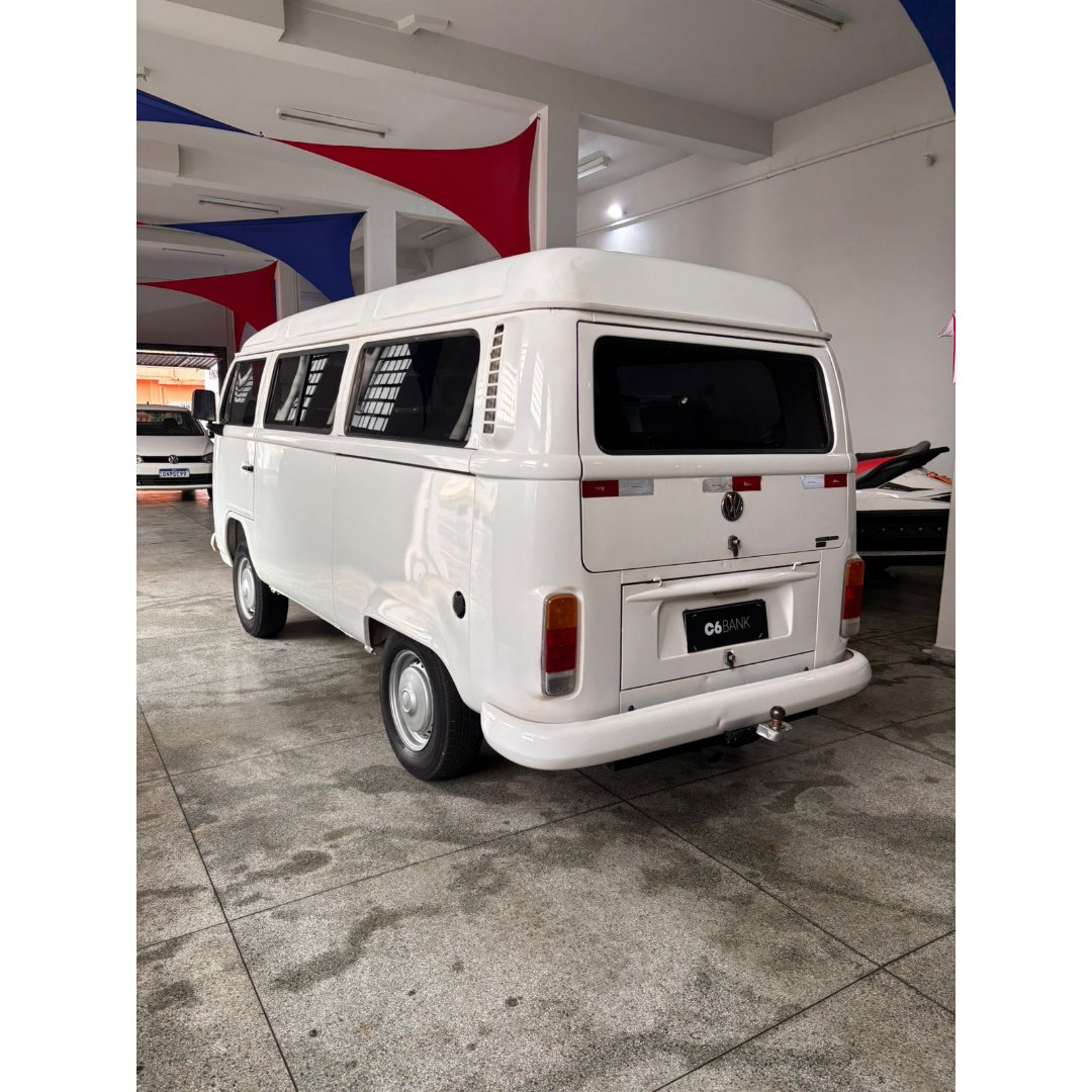 VOLKSWAGEN Kombi 1.4 FLEX STD 9 LUGARES