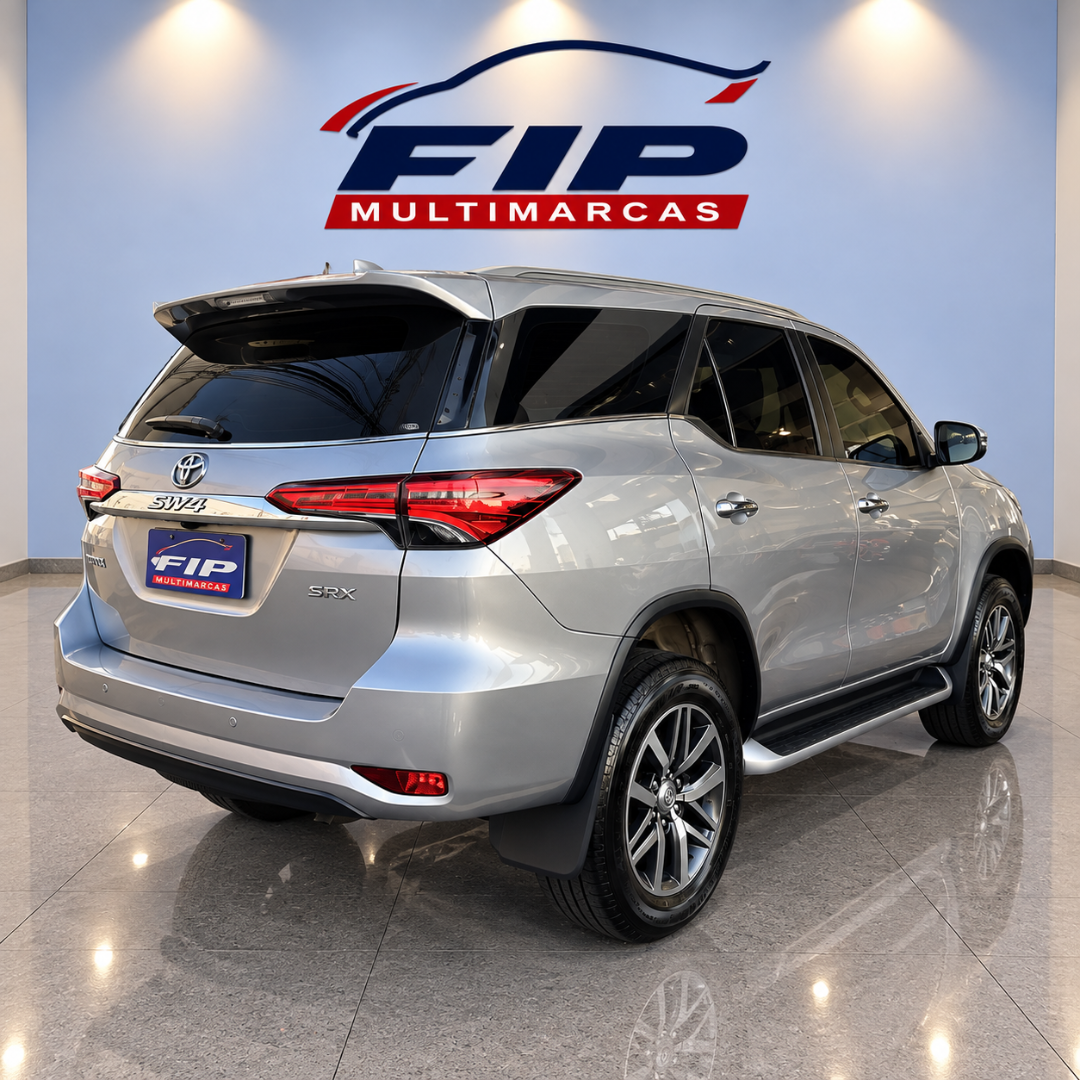 TOYOTA Hilux SW4 2.8 16V 4P SRX 4X4 7 LUGARES TURBO DIESEL AUTOMÁTICO