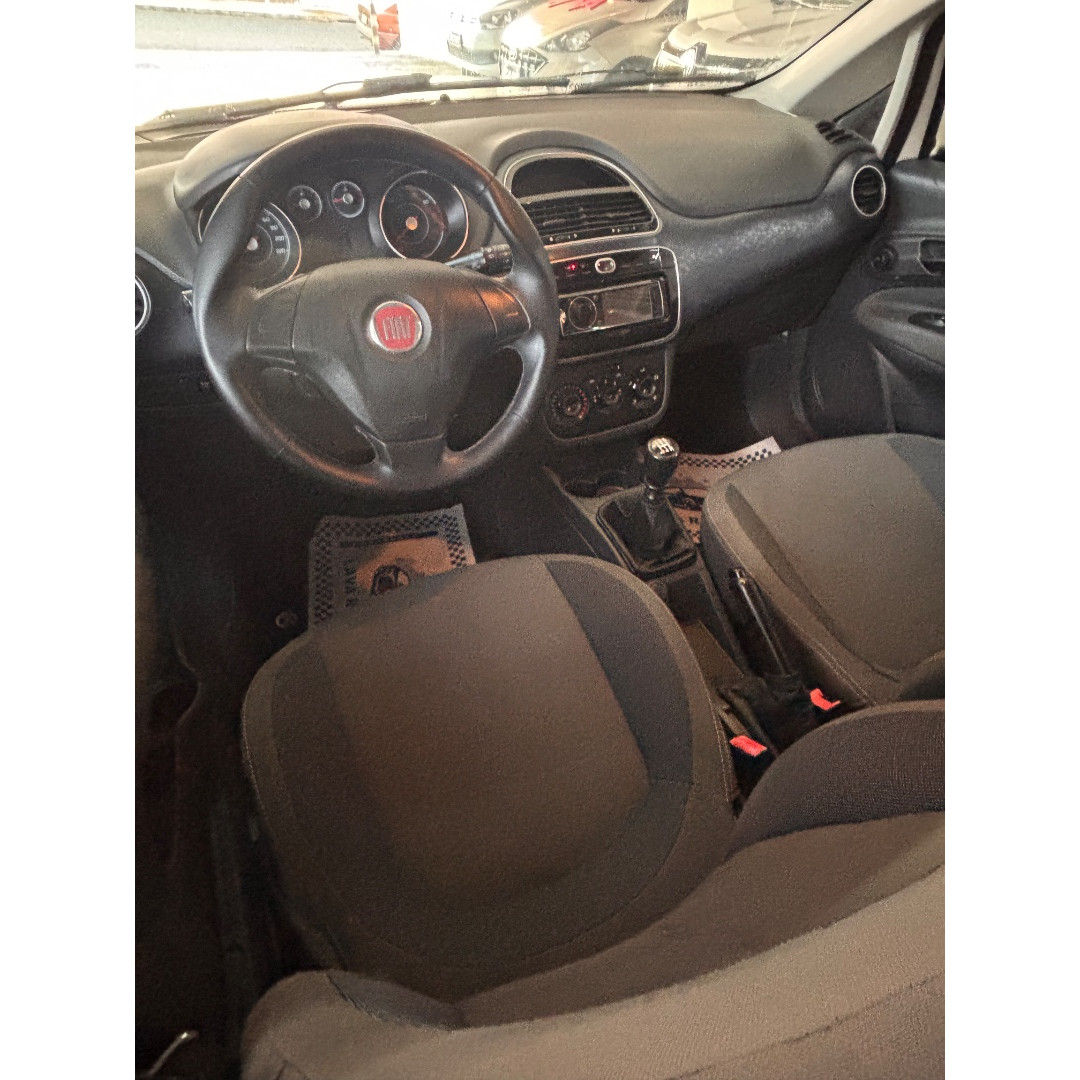 FIAT Punto 1.4 4P ATTRACTIVE FLEX