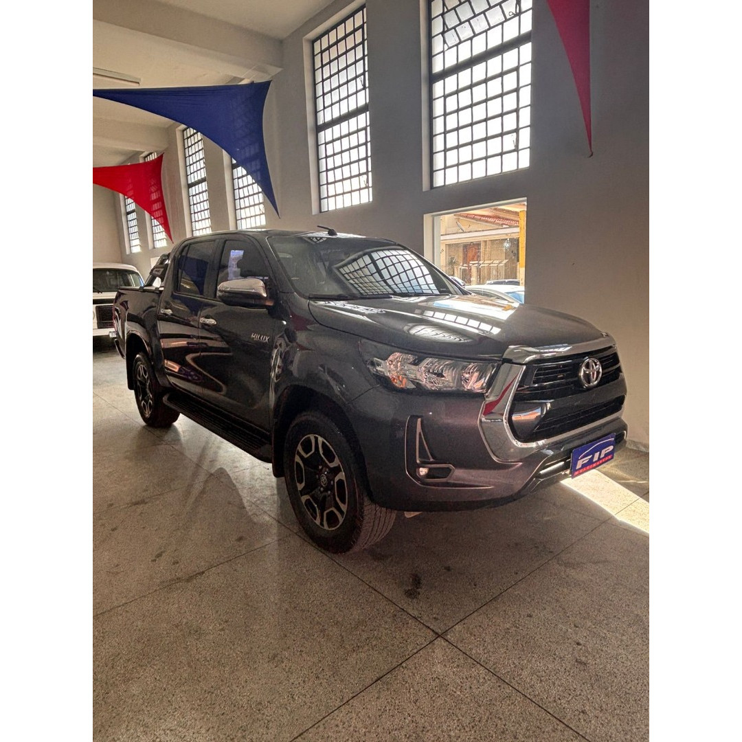 TOYOTA Hilux Caminhonete 2.8 16V SRV 4X4 DIESEL CABINE DUPLA AUTOMÁTICO