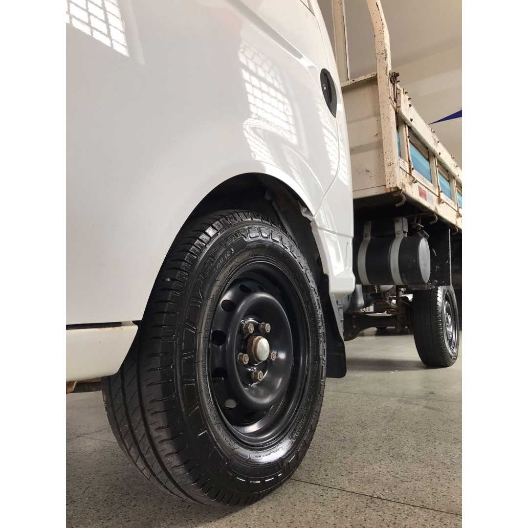 HYUNDAI HR 2.5 TCI HD DIESEL CARROCERIA DE MADEIRA