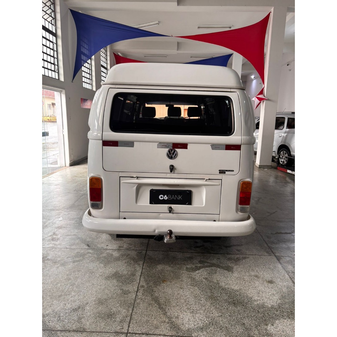VOLKSWAGEN Kombi 1.4 FLEX STD 9 LUGARES