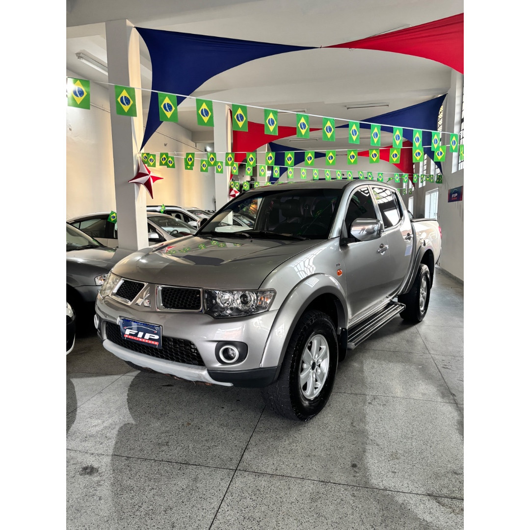 MITSUBISHI L 200 Triton 3.2 16V HPE 4X4 CABINE DUPLA TURBO DIESEL INTERCOOLER AUTOMÁTICO