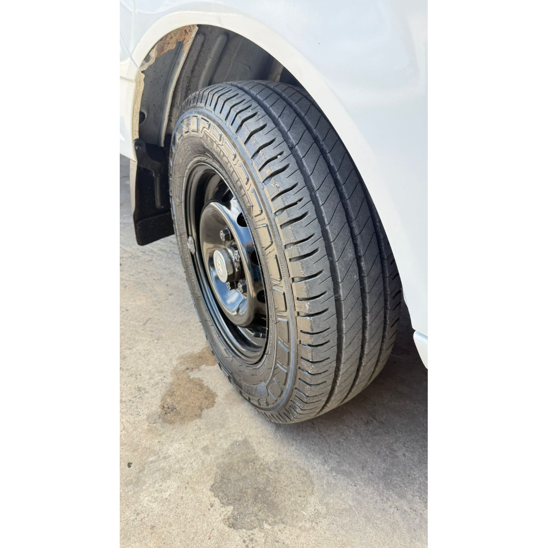 HYUNDAI HR 2.5 TCI HD DIESEL CARROCERIA DE MADEIRA