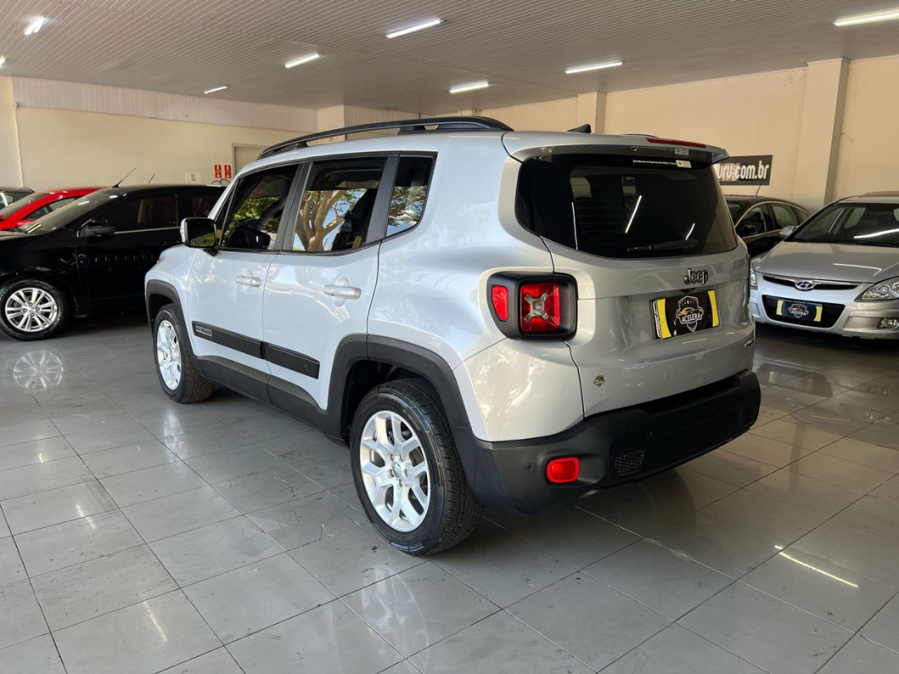 Renegade 1.8 16V 4P FLEX LONGITUDE AUTOMÁTICO