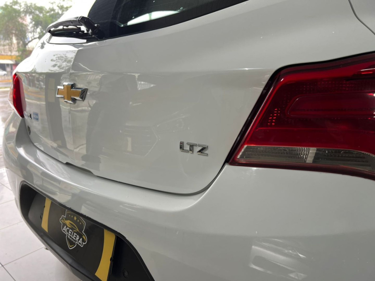 Onix Hatch 1.4 4P FLEX LTZ AUTOMÁTICO