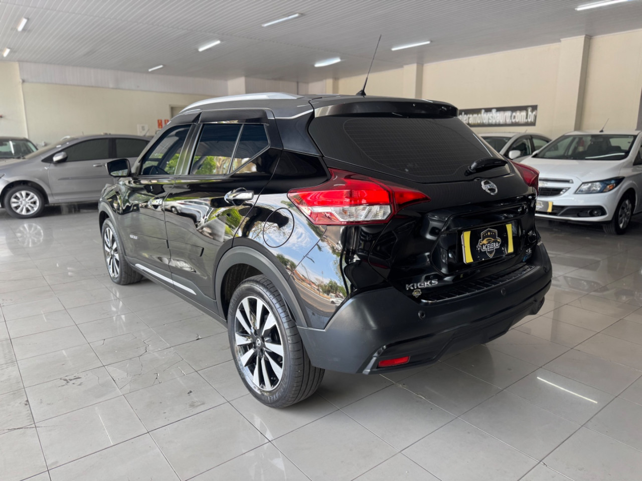 Kicks 1.6 16V 4P FLEXSTART SL X-TRONIC AUTOMÁTICO CVT