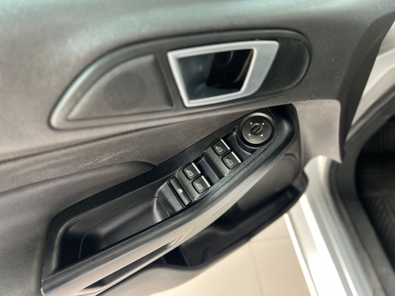 Fiesta Hatch 1.6 16V 4P FLEX TITANIUM POWERSHIFT AUTOMÁTICO