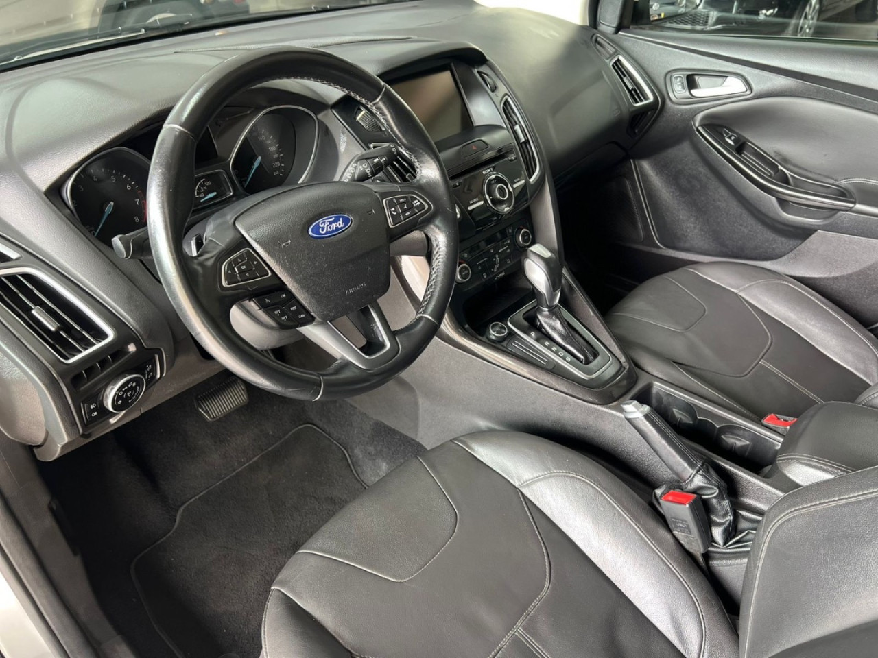 Focus Hatch 2.0 16V 4P FLEX TITANIUM AUTOMÁTICO