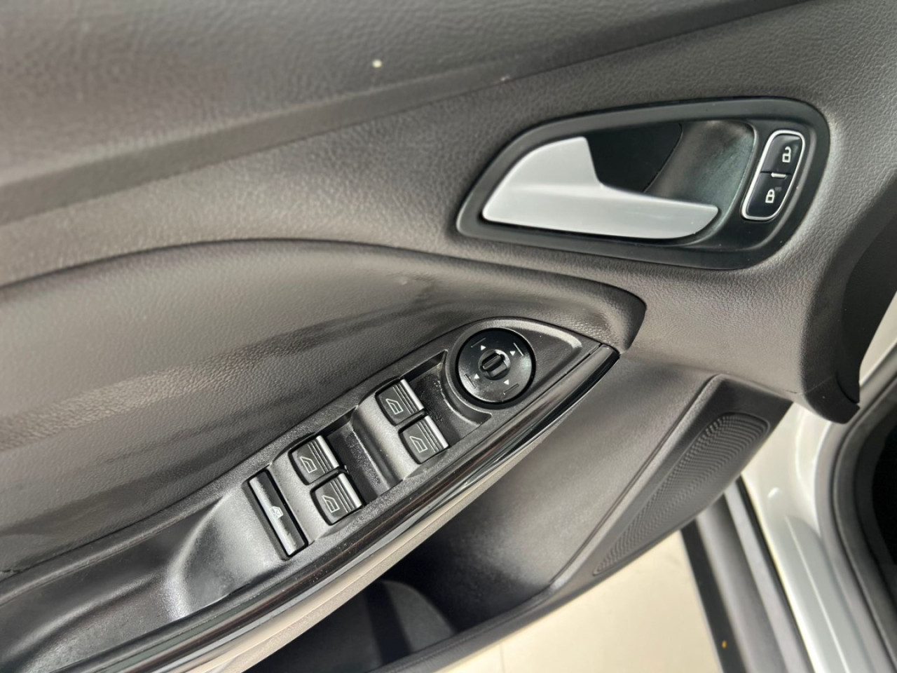 Focus Hatch 2.0 16V 4P FLEX TITANIUM AUTOMÁTICO