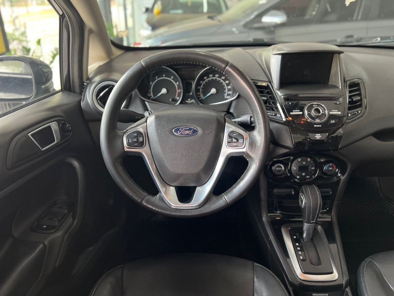 Fiesta Sedan 1.6 4P FLEX TITANIUM PLUS POWERSHIFT AUTOMÁTICO