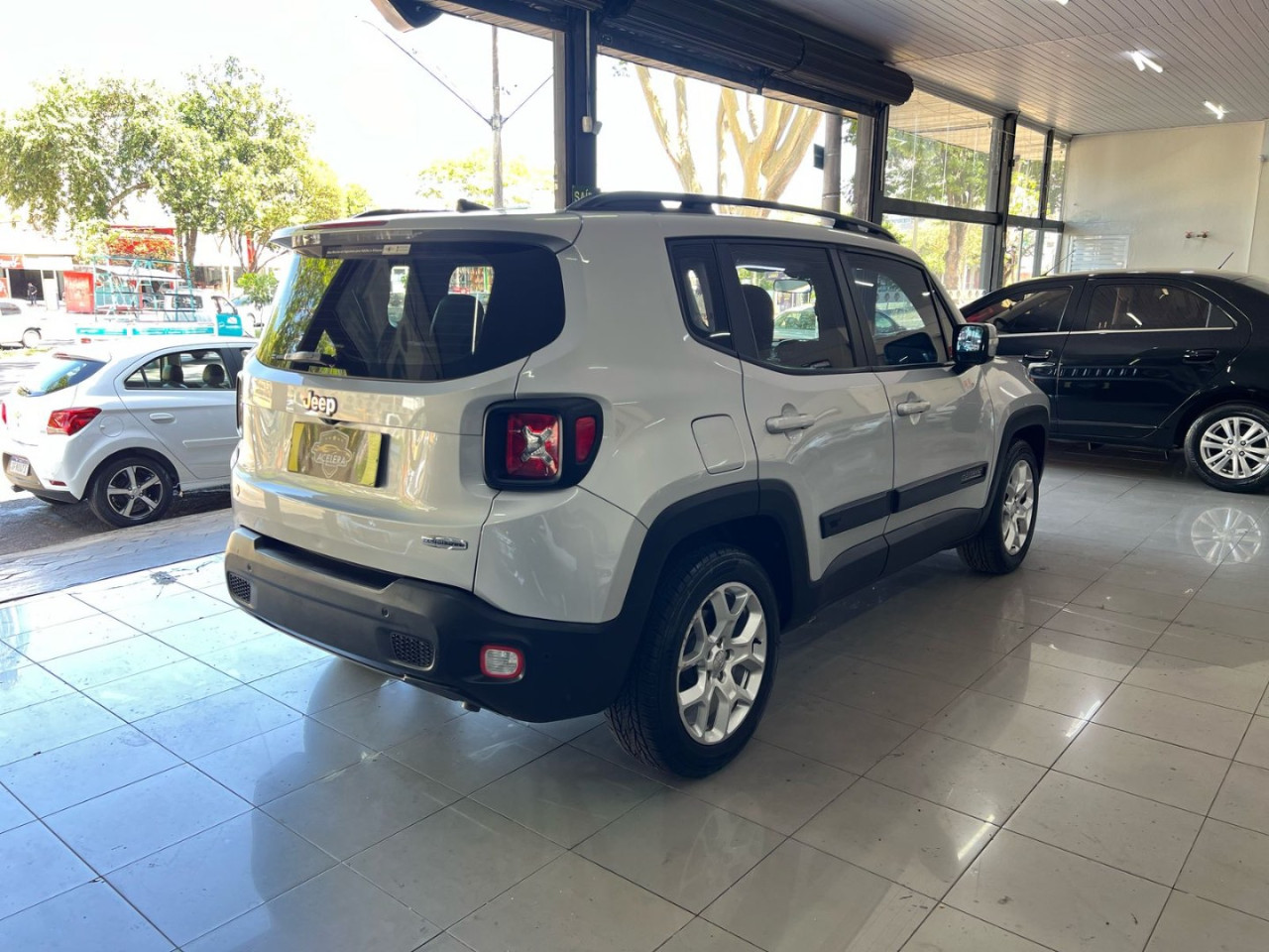 Renegade 1.8 16V 4P FLEX LONGITUDE AUTOMÁTICO