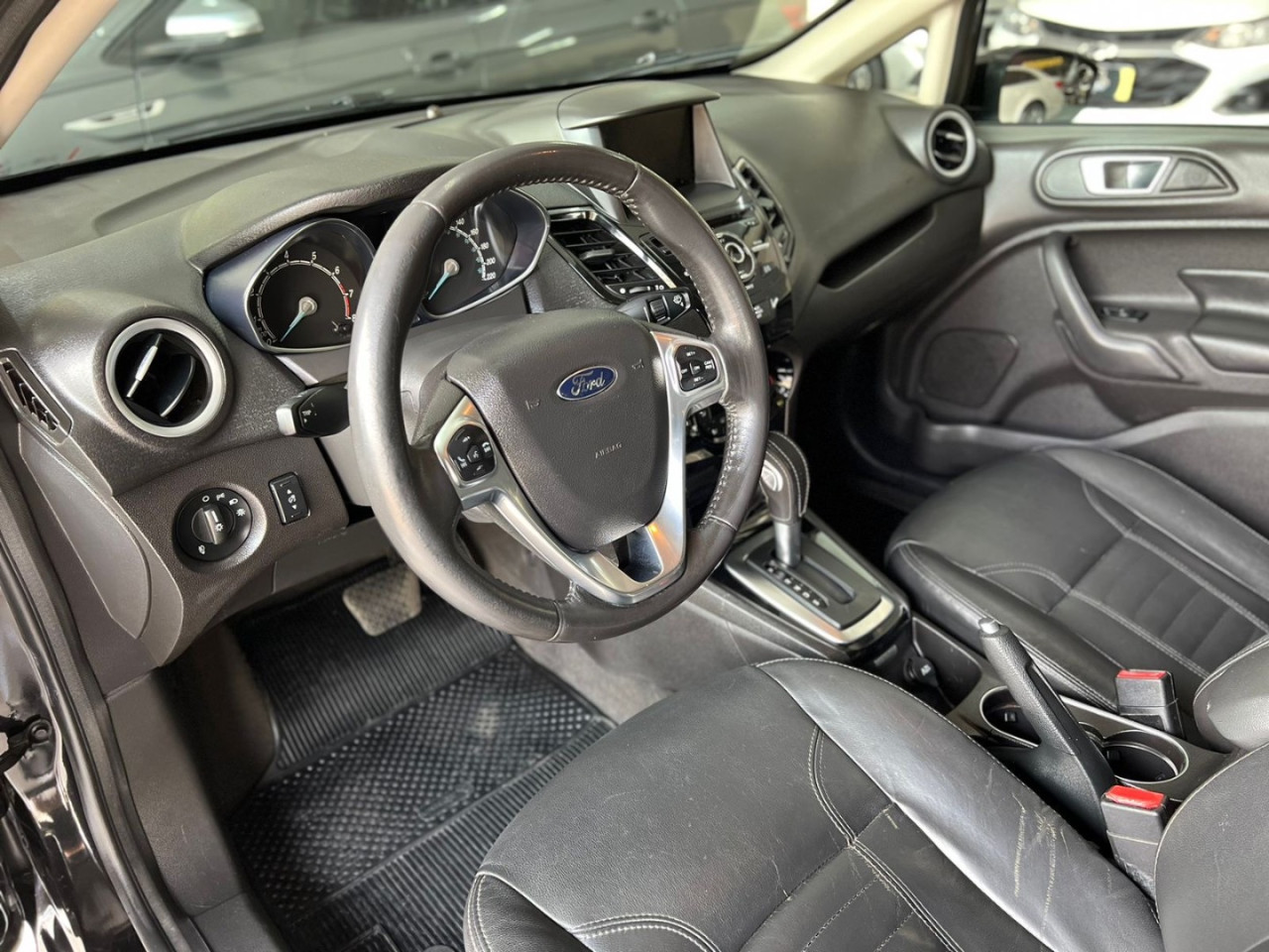 Fiesta Sedan 1.6 4P FLEX TITANIUM PLUS POWERSHIFT AUTOMÁTICO