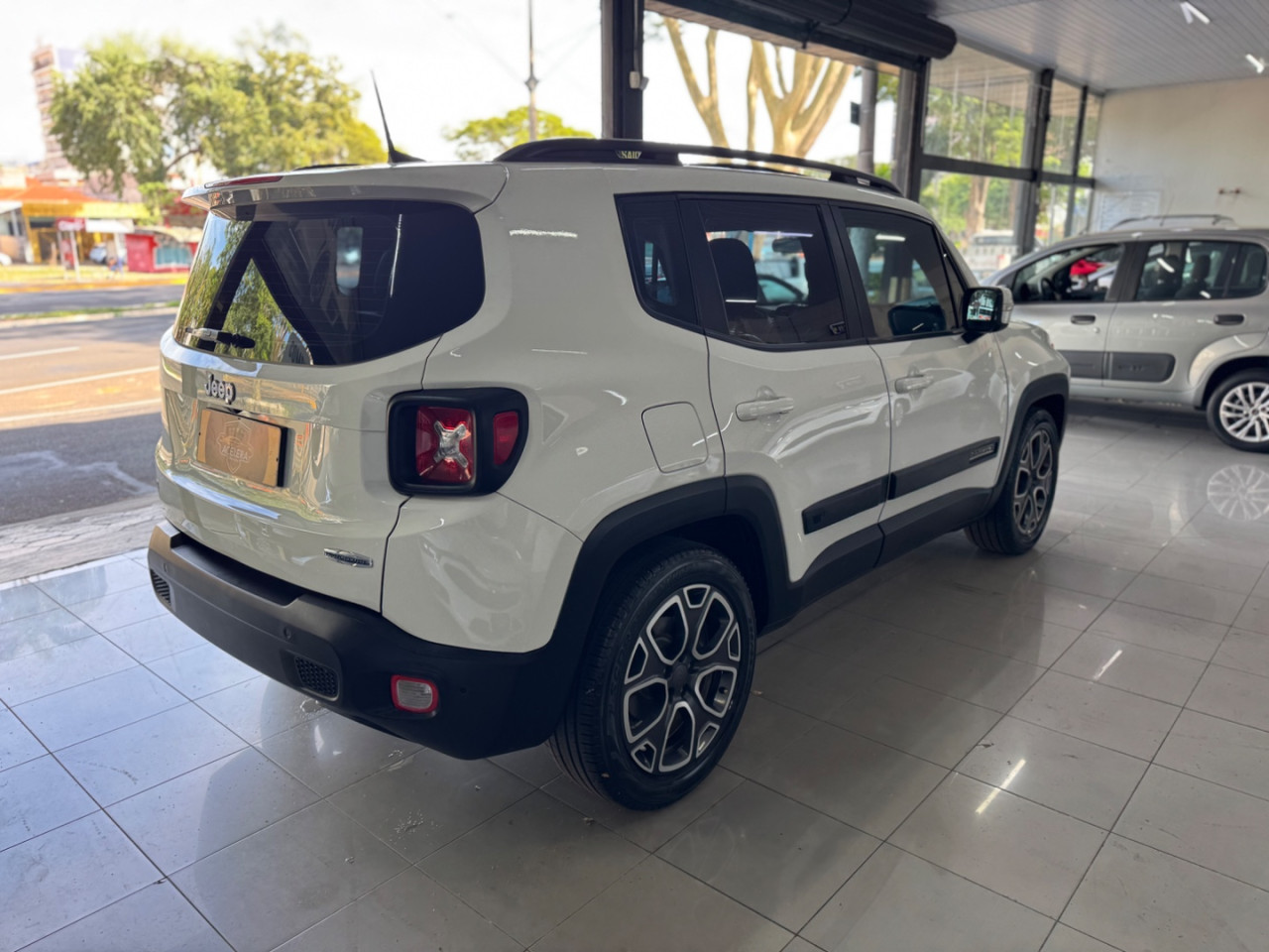 Renegade 1.8 16V 4P FLEX LONGITUDE AUTOMÁTICO