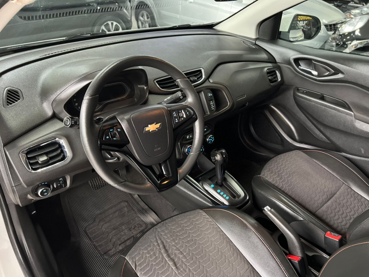 Onix Hatch 1.4 4P FLEX LTZ AUTOMÁTICO