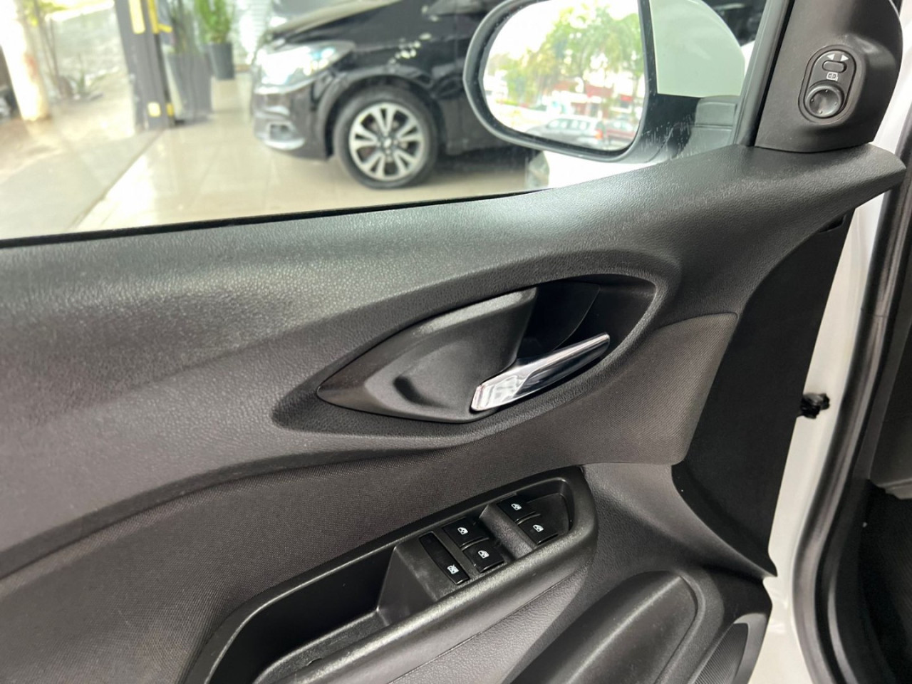 Onix Hatch 1.4 4P FLEX LTZ AUTOMÁTICO