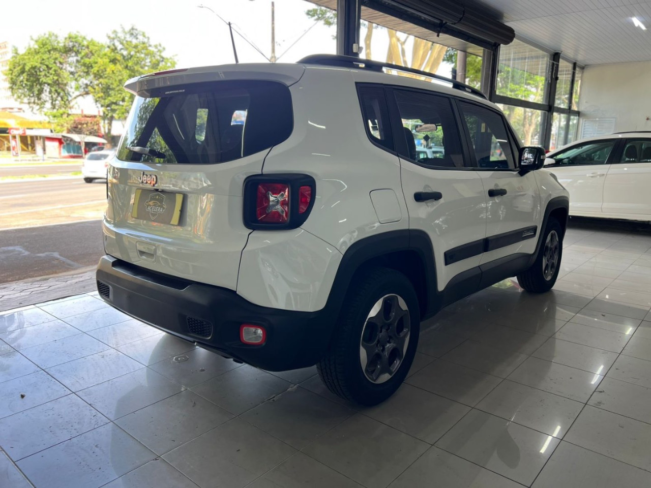 Renegade 1.8 16V 4P FLEX