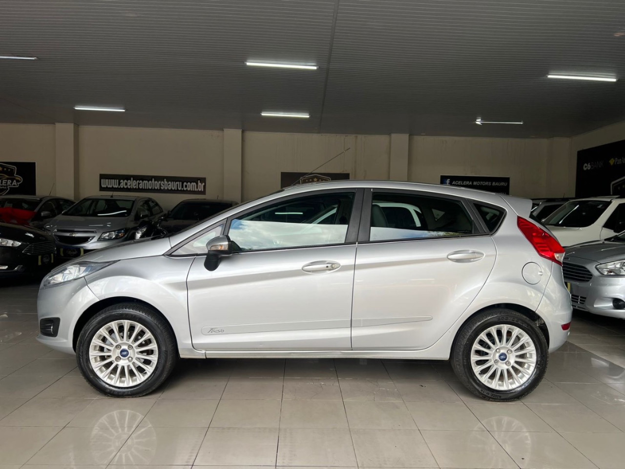 Fiesta Hatch 1.6 16V 4P FLEX TITANIUM POWERSHIFT AUTOMÁTICO