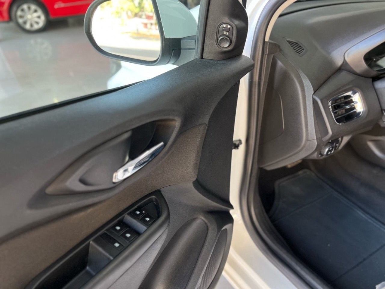 Onix Hatch 1.4 4P FLEX LTZ AUTOMÁTICO