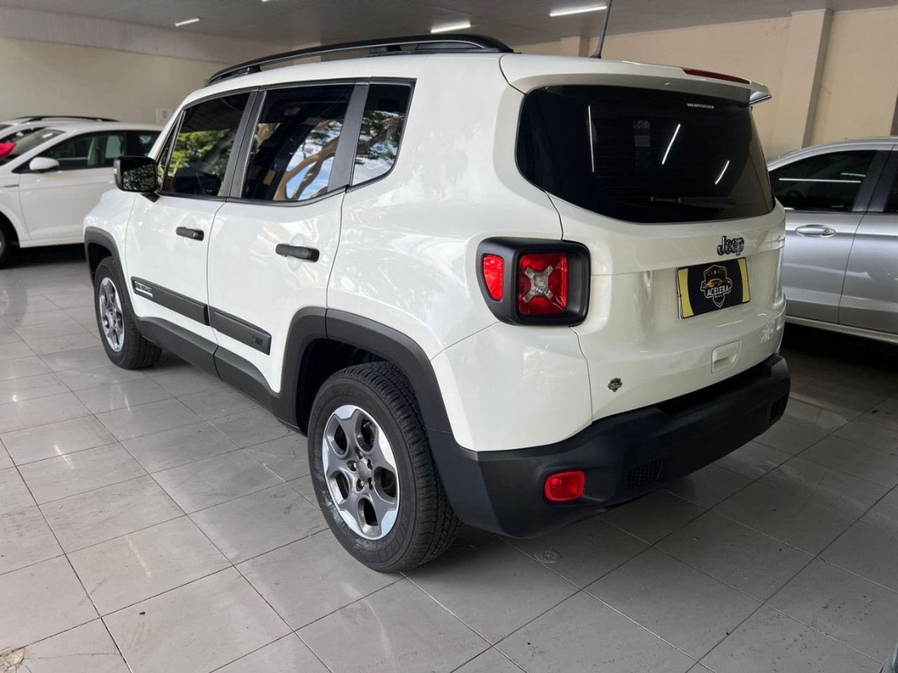 Renegade 1.8 16V 4P FLEX