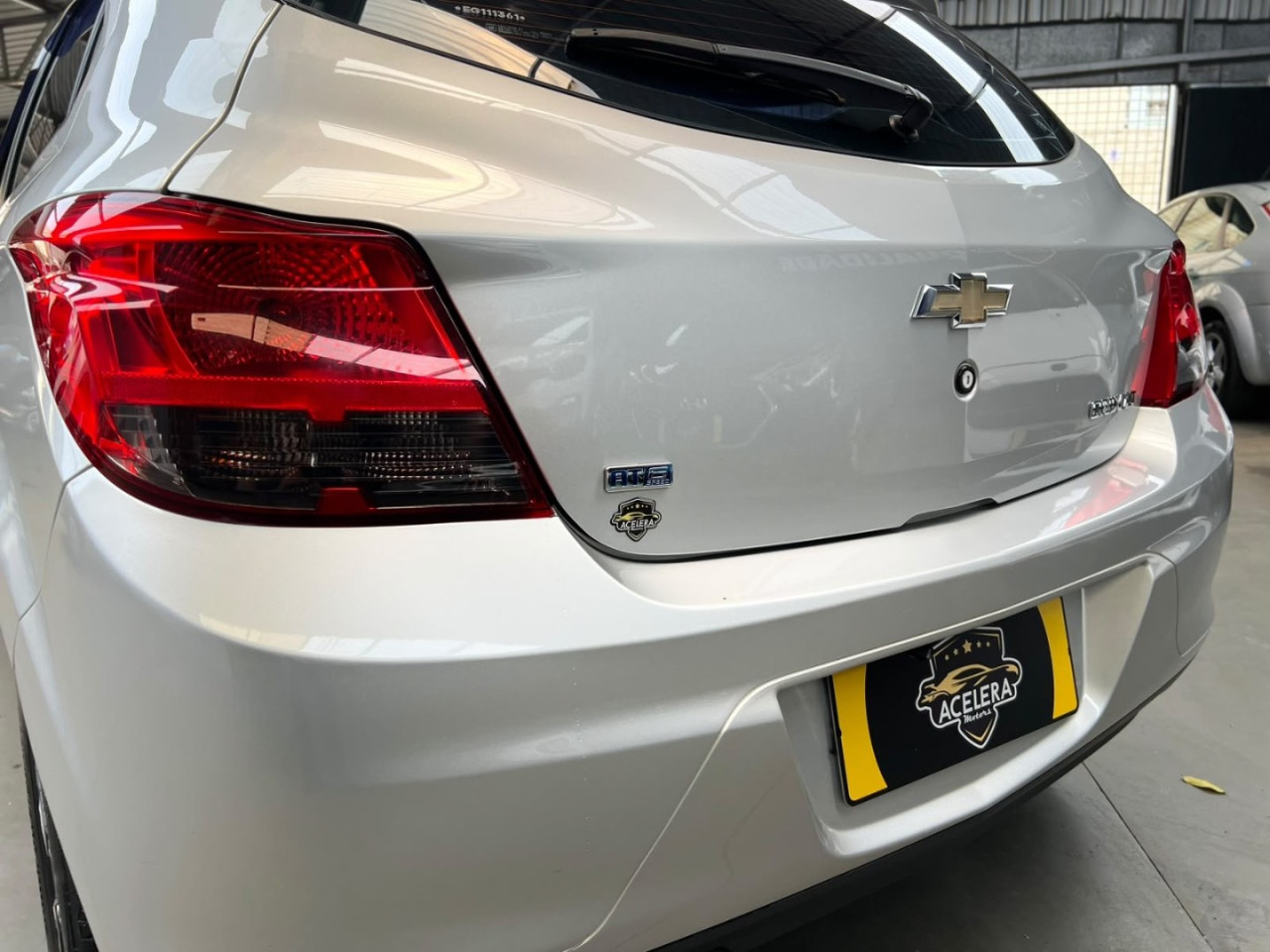 Onix Hatch 1.4 4P FLEX LT AUTOMÁTICO