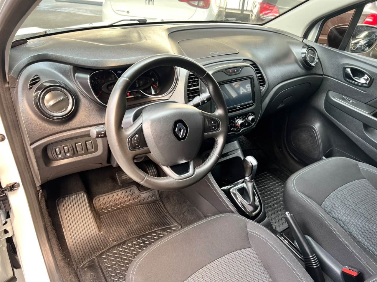 Captur 1.6 16V 4P FLEX SCE LIFE X-TRONIC CVT