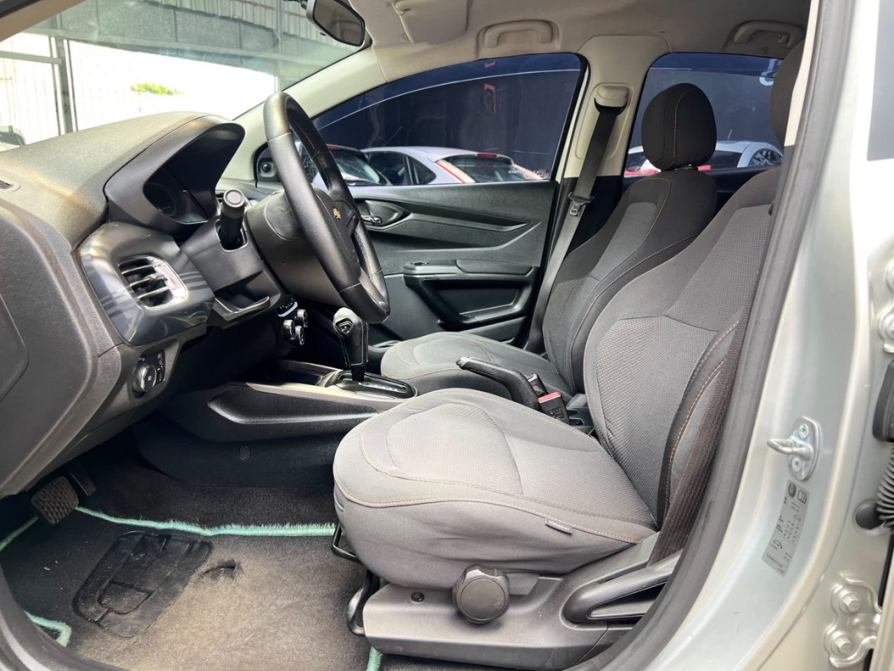 Onix Hatch 1.4 4P FLEX LT AUTOMÁTICO
