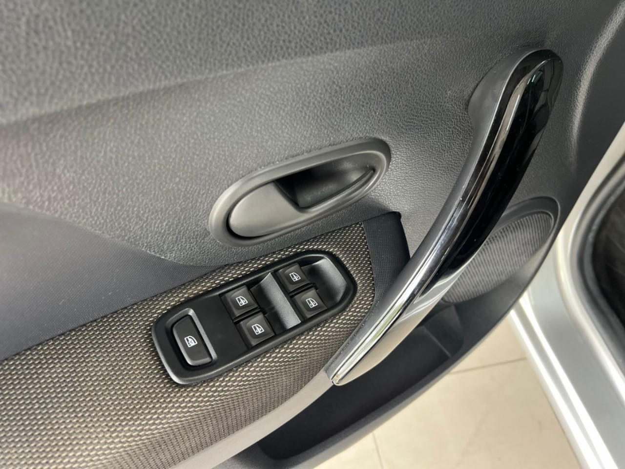 Logan 1.0 12V 4P FLEX SCE ZEN