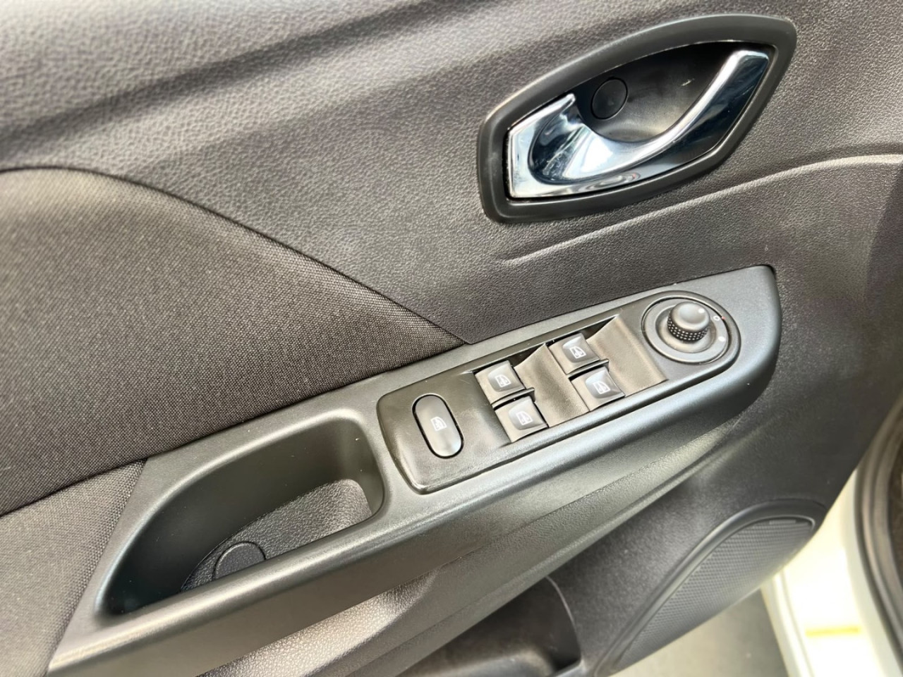 Captur 1.6 16V 4P FLEX SCE LIFE X-TRONIC CVT