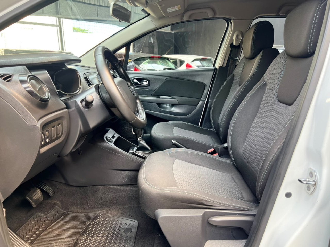 Captur 1.6 16V 4P FLEX SCE LIFE X-TRONIC CVT