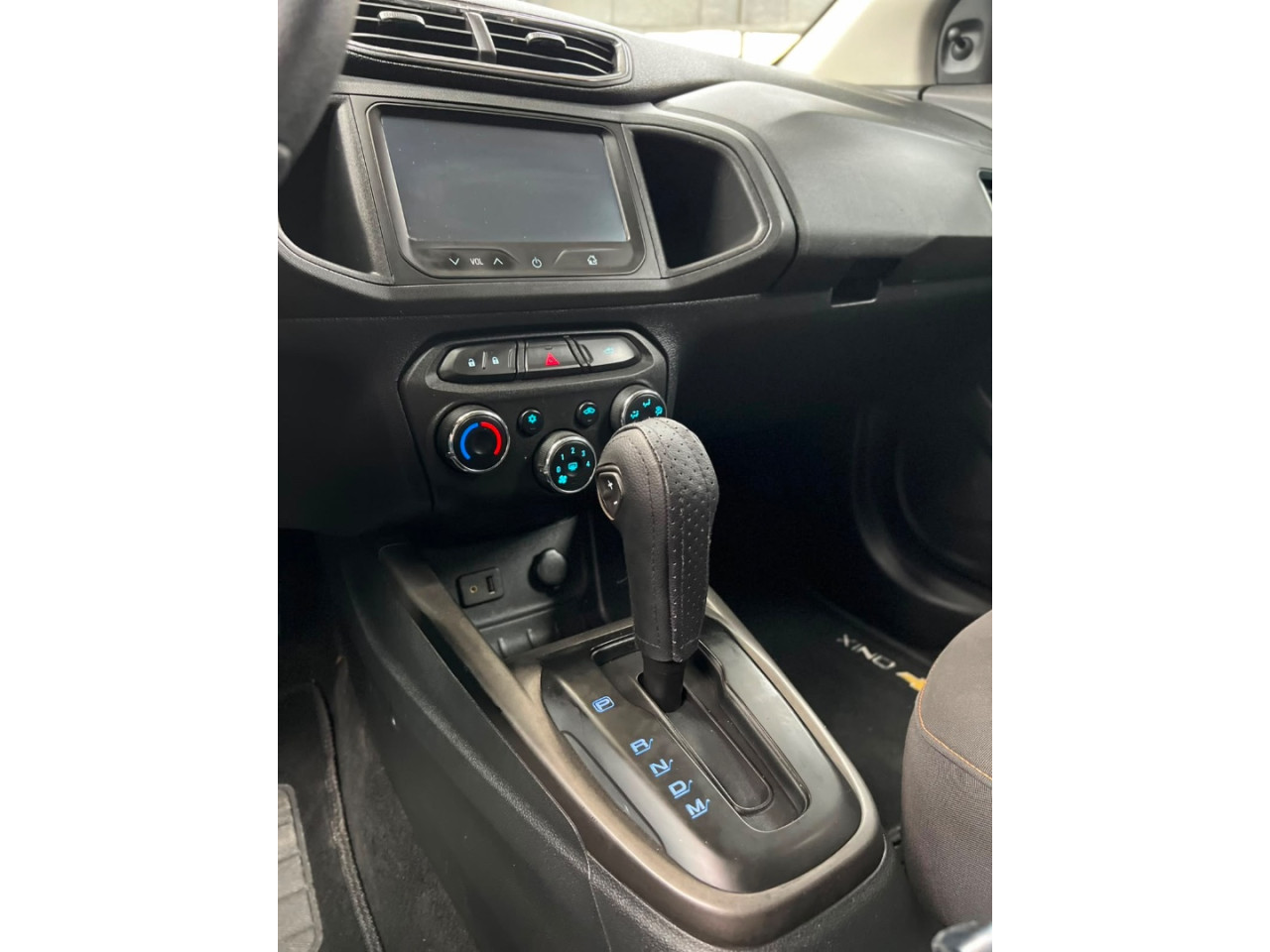 Onix Hatch 1.4 4P FLEX LT AUTOMÁTICO