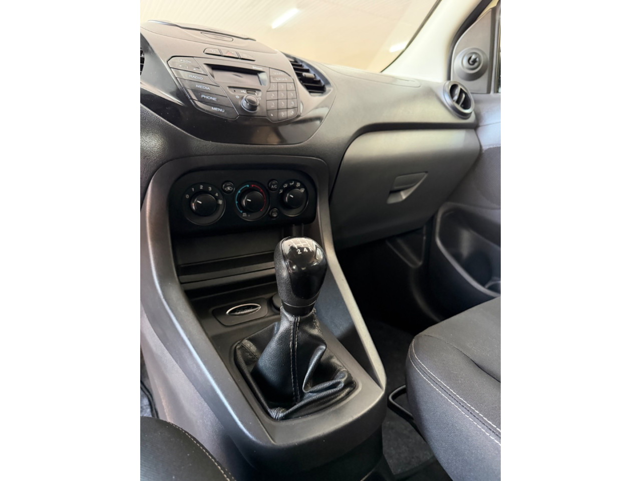 Ka + Sedan 1.5 12V 4P TI-VCT SE FLEX