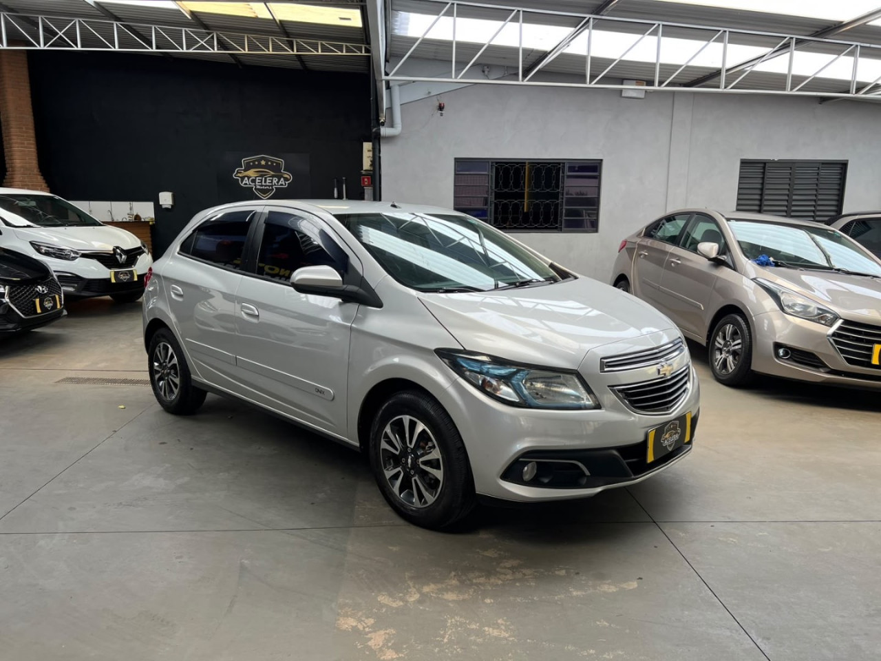 Onix Hatch 1.4 4P FLEX LT AUTOMÁTICO