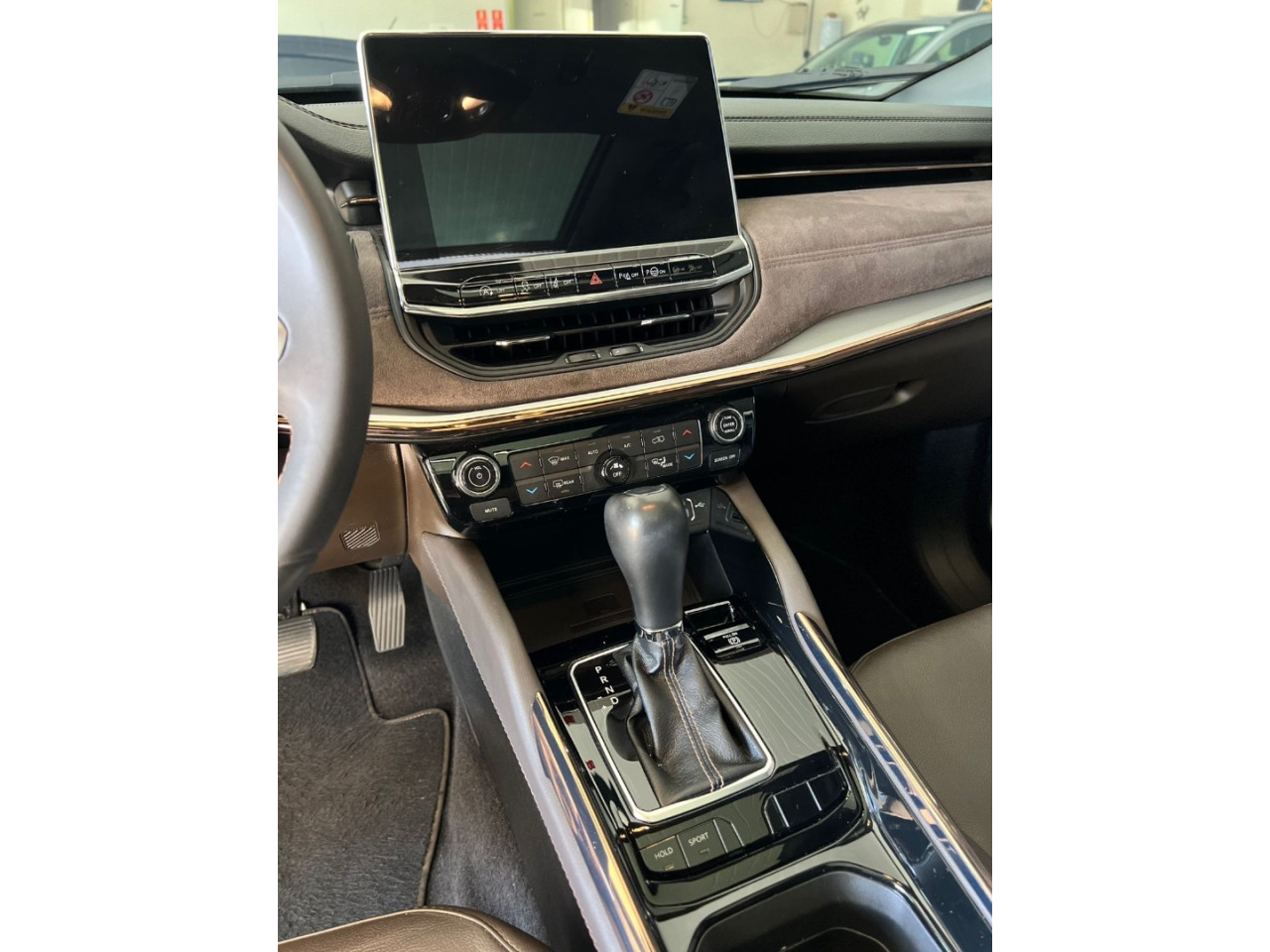 Commander 1.3 16V 4P FLEX T270 OVERLAND TURBO AUTOMÁTICO