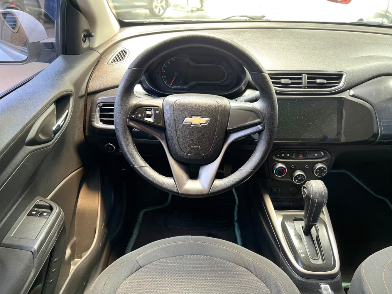 Onix Hatch 1.4 4P FLEX LT AUTOMÁTICO