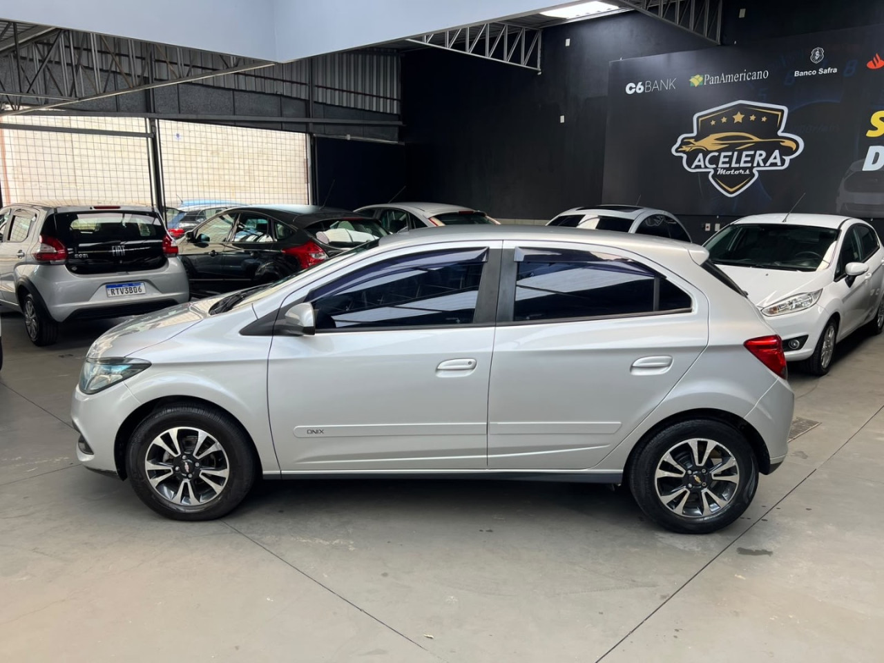 Onix Hatch 1.4 4P FLEX LT AUTOMÁTICO