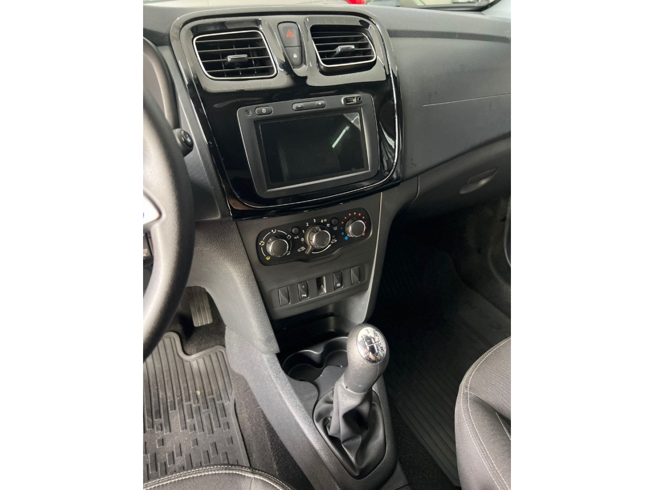 Logan 1.0 12V 4P FLEX SCE ZEN