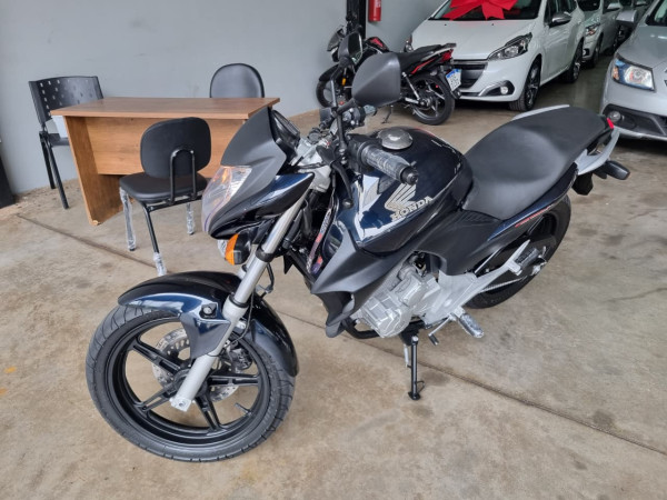 CB 300R EDIçãO ESPECIAL
