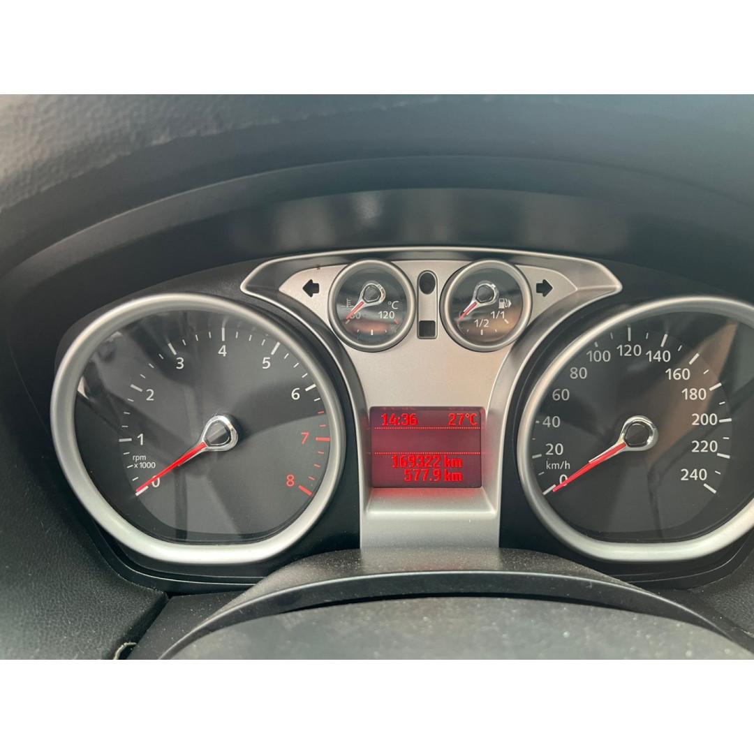 FORD Focus Hatch 2.0 16V 4P FLEX TITANIUM AUTOMÁTICO