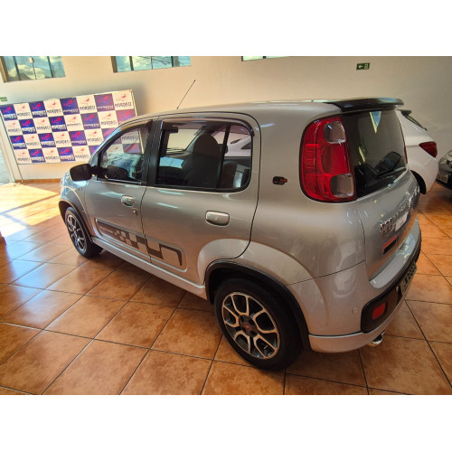 FIAT Uno 1.4 4P FLEX SPORTING