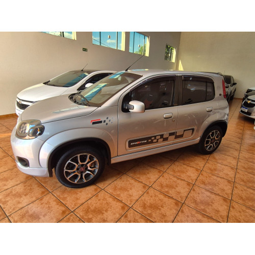 FIAT Uno 1.4 4P FLEX SPORTING