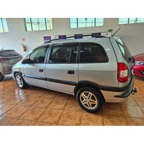 CHEVROLET Zafira 2.0 4P FLEX EXPRESSION 7 LUGARES AUTOMÁTICO