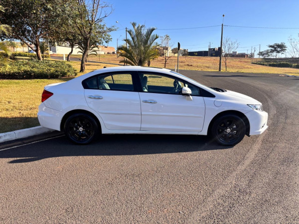 HONDA Civic 1.8 16V 4P FLEX EXS AUTOMÁTICO