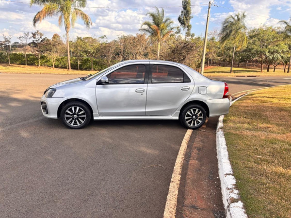 TOYOTA Etios Sedan 1.5 16V 4P FLEX XLS AUTOMÁTICO