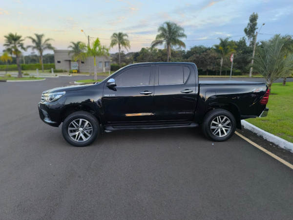 TOYOTA Hilux Caminhonete 2.8 16V SRX 4X4 TURBO DIESEL CABINE DUPLA AUTOMÁTICO