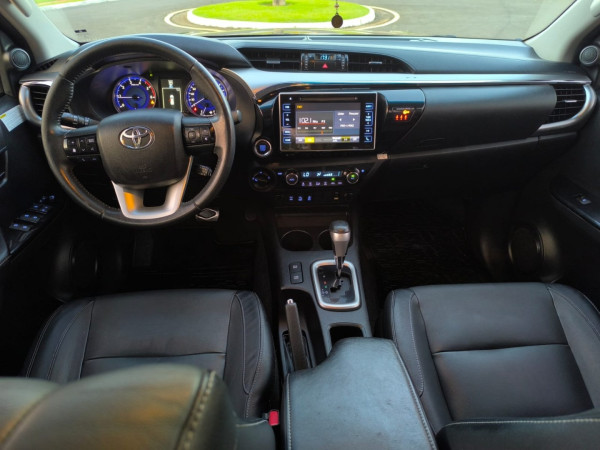 TOYOTA Hilux Caminhonete 2.8 16V SRX 4X4 TURBO DIESEL CABINE DUPLA AUTOMÁTICO