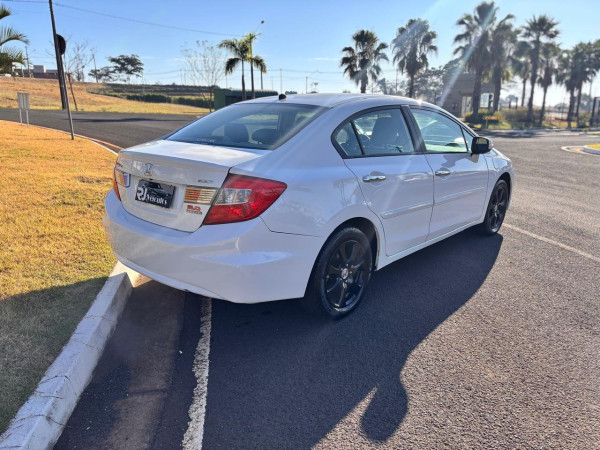 HONDA Civic 1.8 16V 4P FLEX EXS AUTOMÁTICO