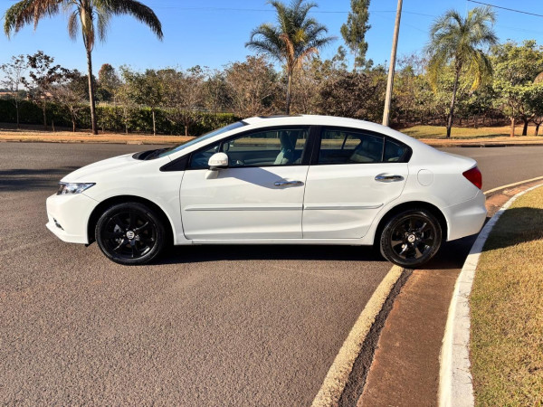 HONDA Civic 1.8 16V 4P FLEX EXS AUTOMÁTICO