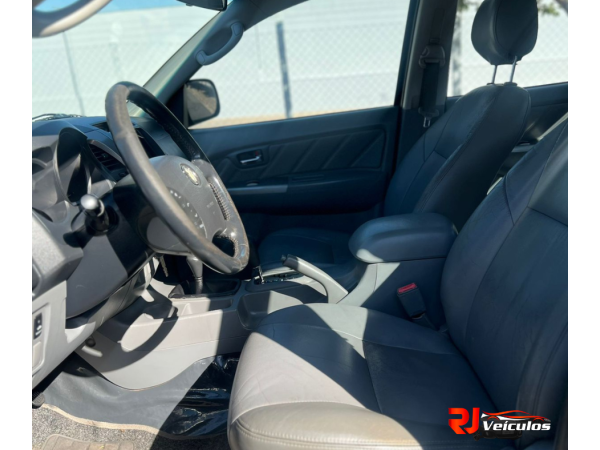 TOYOTA Hilux Caminhonete 2.7 16V 4P SRV CABINE DUPLA