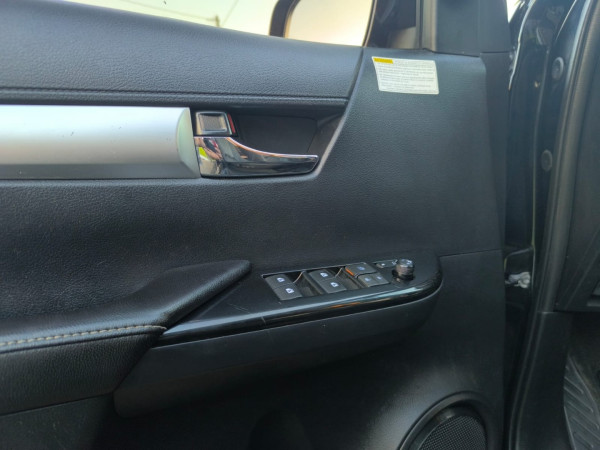 TOYOTA Hilux Caminhonete 2.8 16V SRX 4X4 TURBO DIESEL CABINE DUPLA AUTOMÁTICO